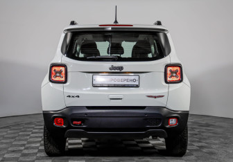 Подержанный автомобиль Jeep Renegade 2018 года (6 фото)