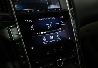 Подержанный автомобиль Infiniti Q50 2016 года (15 фото)