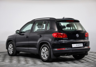 Подержанный автомобиль Volkswagen Tiguan 2011 года (7 фото)