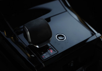 Подержанный автомобиль Land Rover Range Rover Sport 2024 года (18 фото)