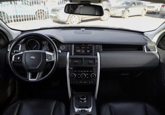 Подержанный автомобиль Land Rover Discovery Sport 2016 года (11 фото)