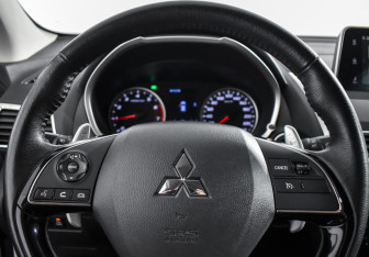 Подержанный автомобиль Mitsubishi Eclipse Cross 2019 года (18 фото)