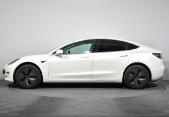 Подержанный автомобиль Tesla Model 3 2019 года (8 фото)