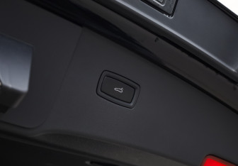 Подержанный автомобиль Porsche Cayenne 2021 года (37 фото)