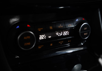 Подержанный автомобиль Infiniti QX30 2017 года (16 фото)