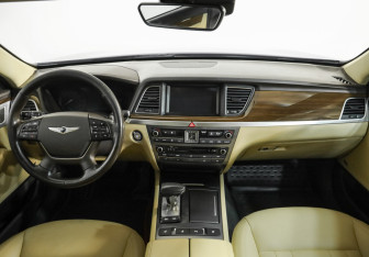 Подержанный автомобиль Genesis G80 2017 года (10 фото)