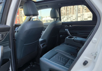 Подержанный автомобиль Changan CS95 2023 года (25 фото)