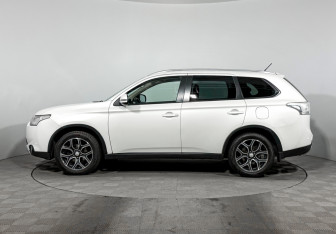 Подержанный автомобиль Mitsubishi Outlander 2014 года (8 фото)