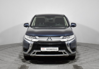 Подержанный автомобиль Mitsubishi Outlander 2018 года (2 фото)