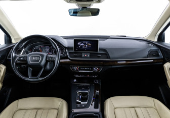 Подержанный автомобиль Audi Q5 2017 года (14 фото)