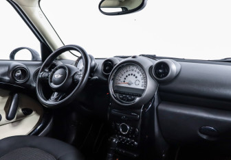 Подержанный автомобиль MINI Countryman 2012 года (18 фото)