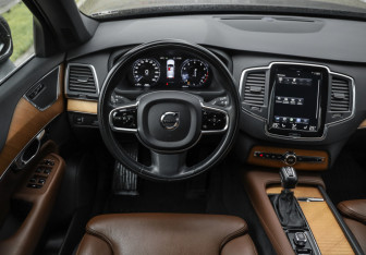 Подержанный автомобиль Volvo XC90 2020 года (15 фото)