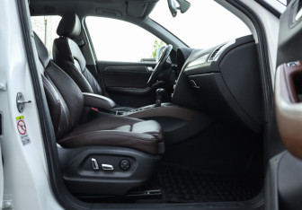 Подержанный автомобиль Audi Q5 2013 года (22 фото)