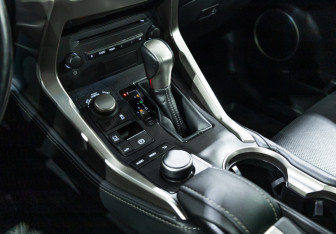 Подержанный автомобиль Lexus NX 2017 года (25 фото)