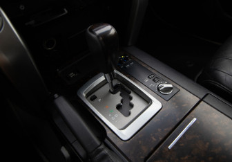 Подержанный автомобиль Toyota Land Cruiser Suv 2012 года (16 фото)