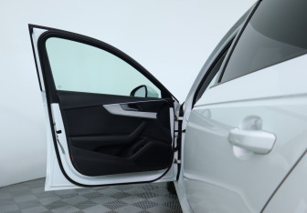Подержанный автомобиль Audi A4 Sedan 2019 года (13 фото)