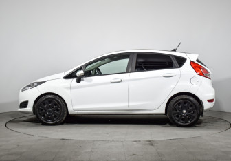 Подержанный автомобиль Ford Fiesta Hatchback 2017 года (8 фото)