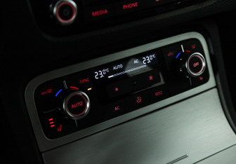 Подержанный автомобиль Volkswagen Touareg 2012 года (18 фото)