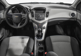 Подержанный автомобиль Chevrolet Cruze Sedan 2012 года (13 фото)