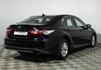 Подержанный автомобиль Toyota Camry Sedan 2019 года (5 фото)