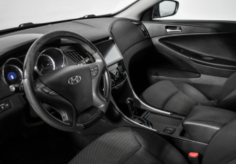 Подержанный автомобиль Hyundai Sonata 2012 года (9 фото)
