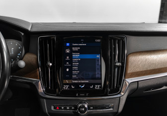 Подержанный автомобиль Volvo S90 2019 года (19 фото)
