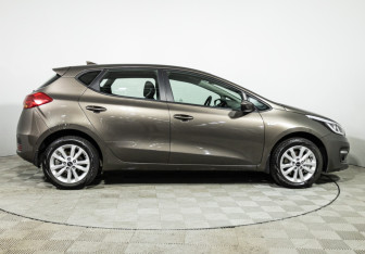 Подержанный автомобиль Kia Ceed Hatchback 2017 года (4 фото)