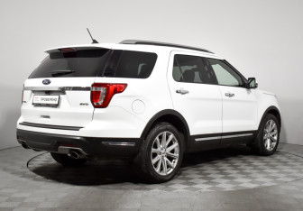 Подержанный автомобиль Ford Explorer 2018 года (5 фото)