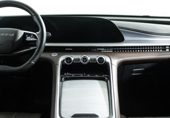 Подержанный автомобиль Exeed TXL 2024 года (14 фото)