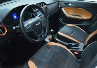 Подержанный автомобиль Chery Tiggo 2 2017 года (10 фото)