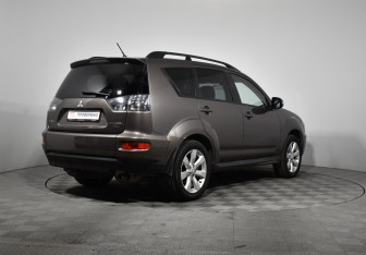 Подержанный автомобиль Mitsubishi Outlander 2011 года (5 фото)