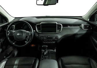 Подержанный автомобиль Kia Sorento 2018 года (13 фото)