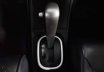 Подержанный автомобиль Nissan Tiida Sedan 2008 года (16 фото)