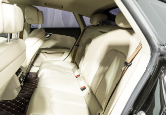 Подержанный автомобиль Audi A7 2015 года (10 фото)