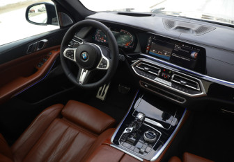 Подержанный автомобиль BMW X5 2021 года (11 фото)