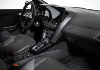 Подержанный автомобиль Ford Focus Hatchback 2012 года (13 фото)