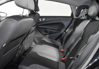 Подержанный автомобиль Ford Fiesta Hatchback 2016 года (12 фото)