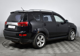 Подержанный автомобиль Peugeot 4007 2008 года (5 фото)