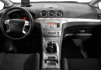 Подержанный автомобиль Ford S-MAX 2006 года (12 фото)