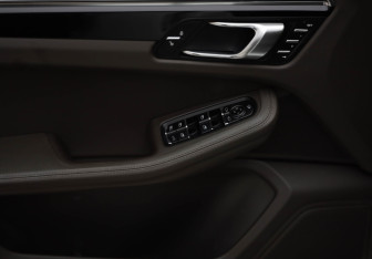 Подержанный автомобиль Porsche Macan 2015 года (24 фото)