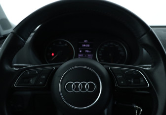 Подержанный автомобиль Audi A3 Sedan 2017 года (18 фото)