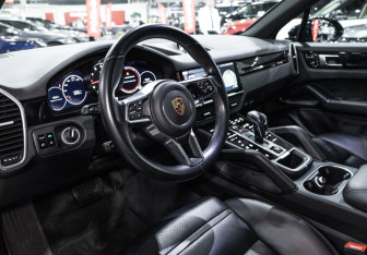 Подержанный автомобиль Porsche Cayenne 2020 года (18 фото)