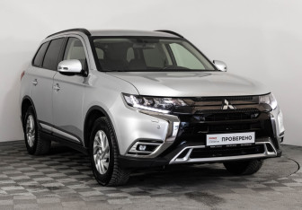 Подержанный автомобиль Mitsubishi Outlander 2021 года (3 фото)