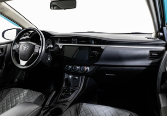 Подержанный автомобиль Toyota Corolla Sedan 2013 года (10 фото)