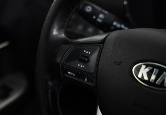 Подержанный автомобиль Kia Rio Hatchback 2014 года (9 фото)