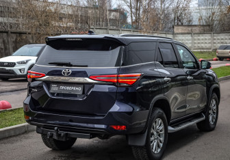 Подержанный автомобиль Toyota Fortuner 2020 года (5 фото)