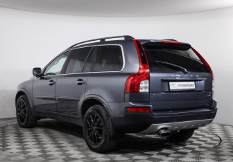 Подержанный автомобиль Volvo XC90 2008 года (7 фото)