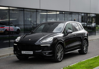 Подержанный автомобиль Porsche Cayenne 2015 года (3 фото)