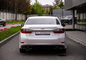 Подержанный автомобиль Lexus ES 2016 года (7 фото)