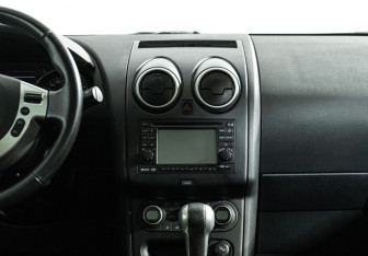 Подержанный автомобиль Nissan Qashqai 2012 года (14 фото)